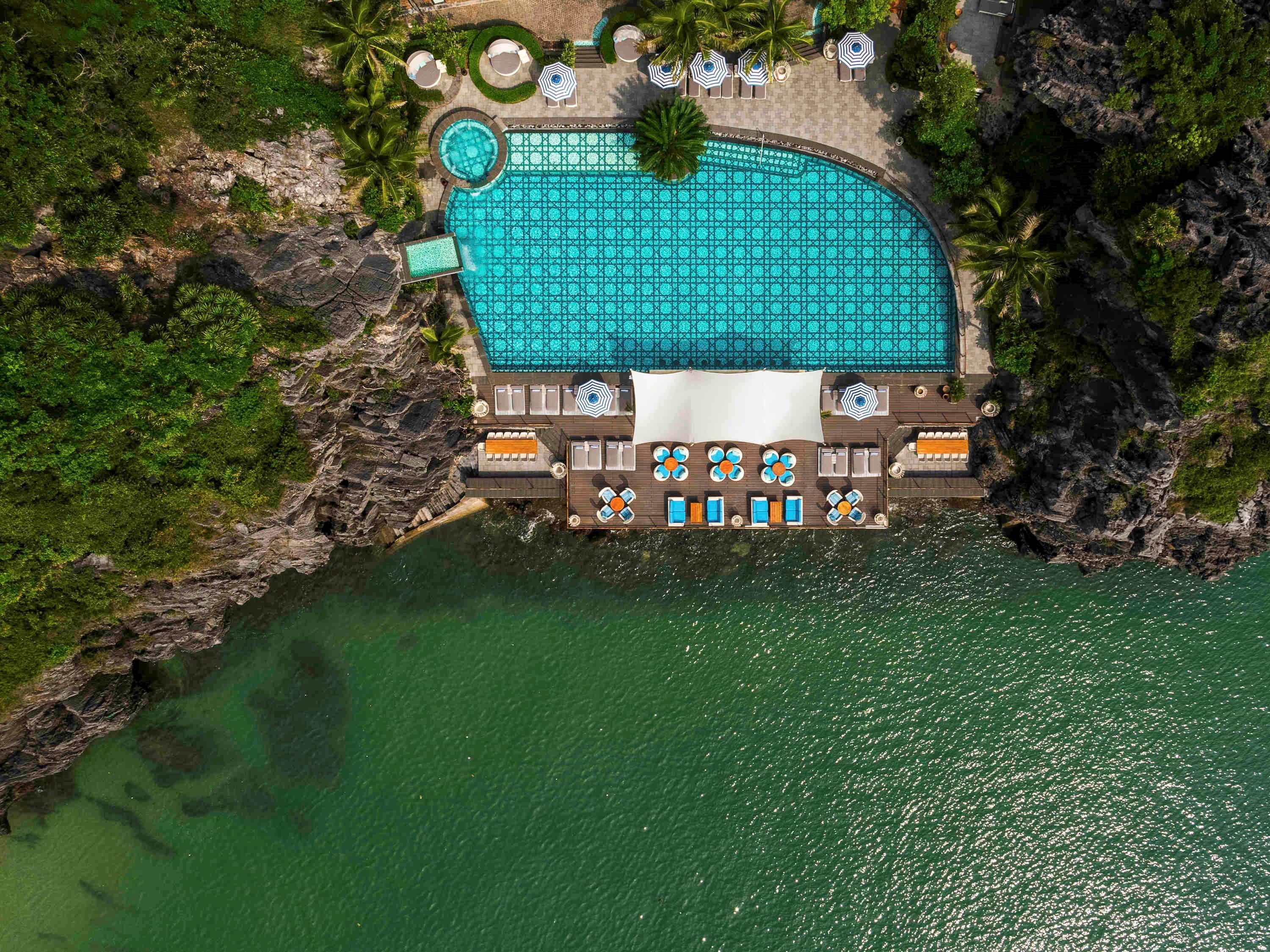 Hotel Perle D'Orient Cat Ba - Mgallery Chan Chau Екстериор снимка Aerial view of the resort