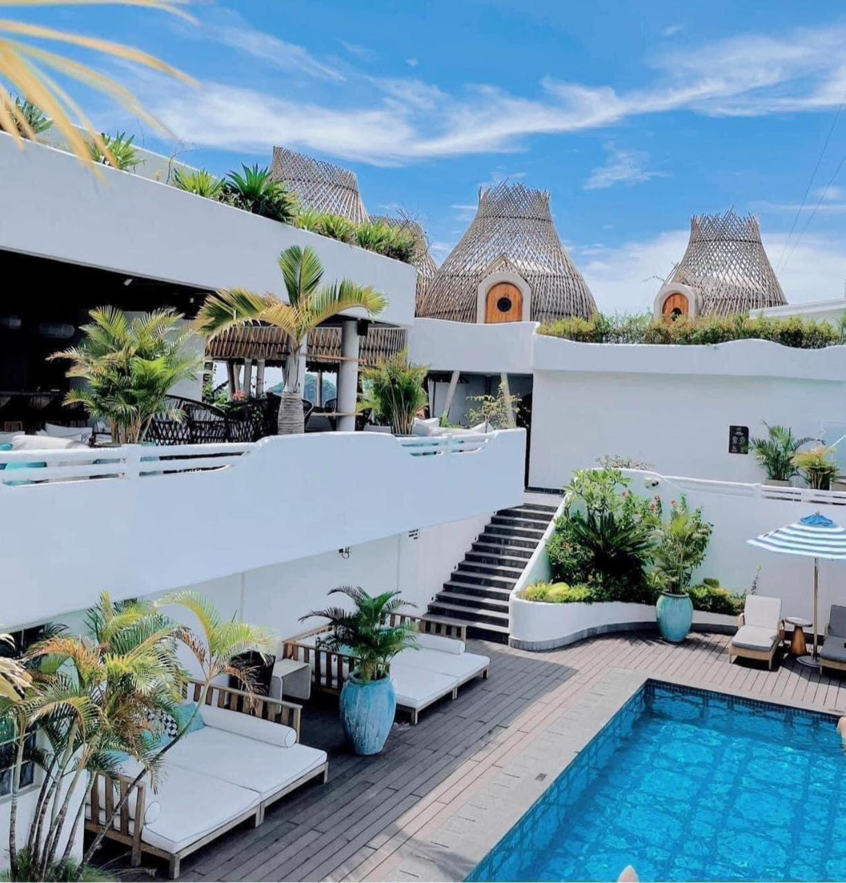 Hotel Perle D'Orient Cat Ba - Mgallery Chan Chau Екстериор снимка The rooftop pool at the hotel