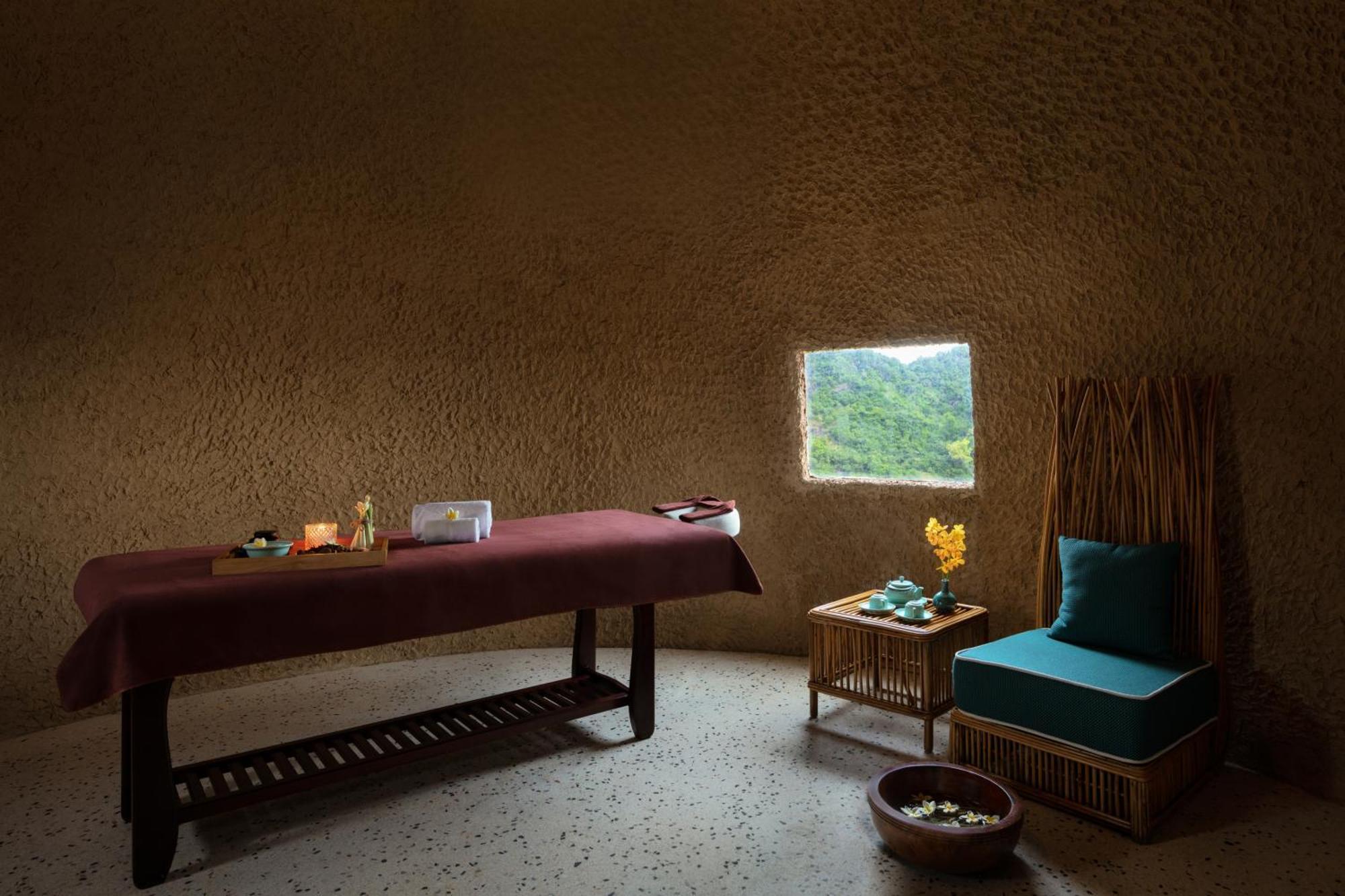 Hotel Perle D'Orient Cat Ba - Mgallery Chan Chau Екстериор снимка A treatment room at the Banyan Tree Spa